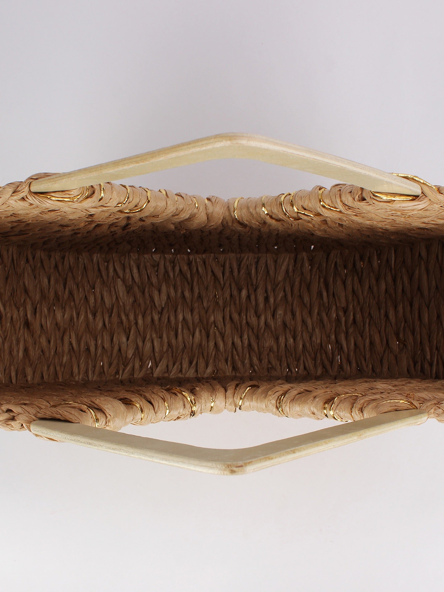 Pétale — Sac demi-lune en raphia doré, anses bois losange
