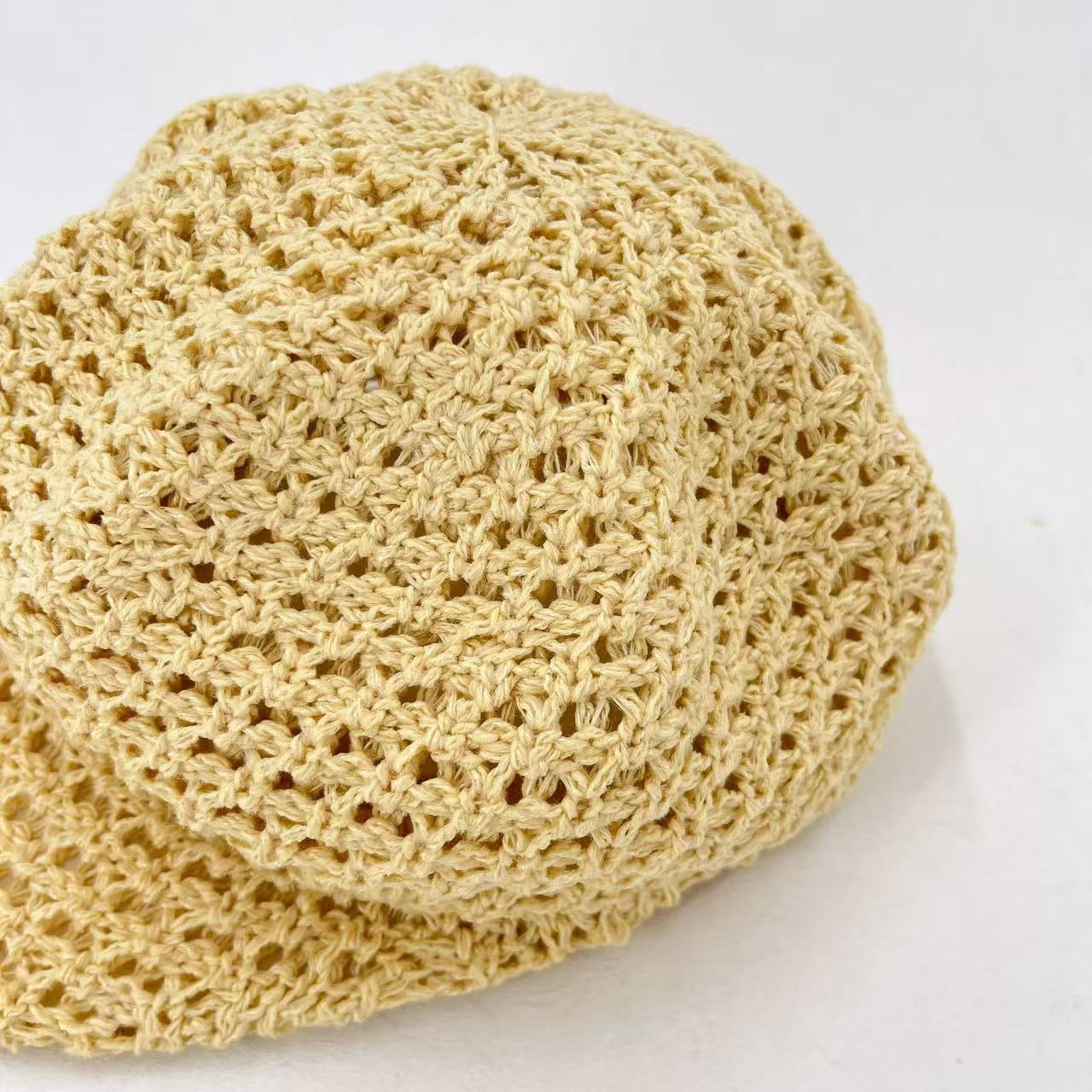 Caramel — Casquette gavroche au crochet ajouré (2 coloris)
