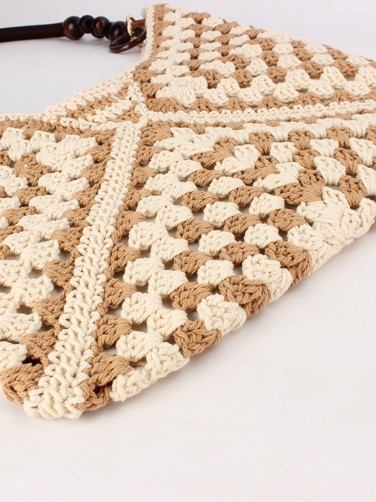 Altitude — Sac hobo crochet granny squares, anse perles bois